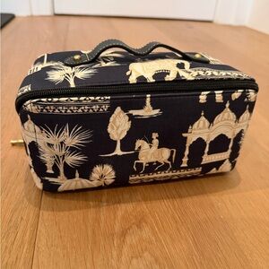 J McLaughlin dopp kit *NWT* toiletry bag